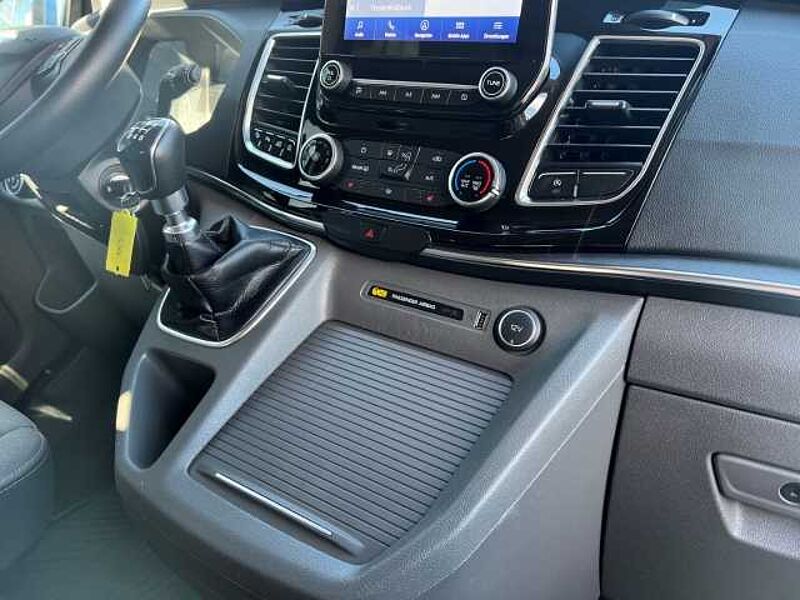 Ford Tourneo Custom Kombi 320 L1 Titanium 8-Sitzer Xenon Navi PDC Kamera Wipa