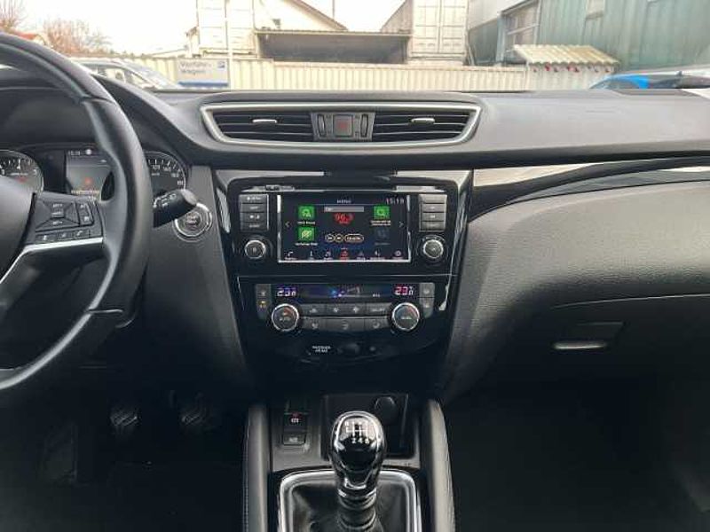 Nissan Qashqai N-Connecta Panorama Klima Navi LED City-Stop Keyless PDC Kamera